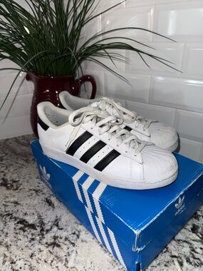 Adidas superstar, low top white sneakers in great condition!